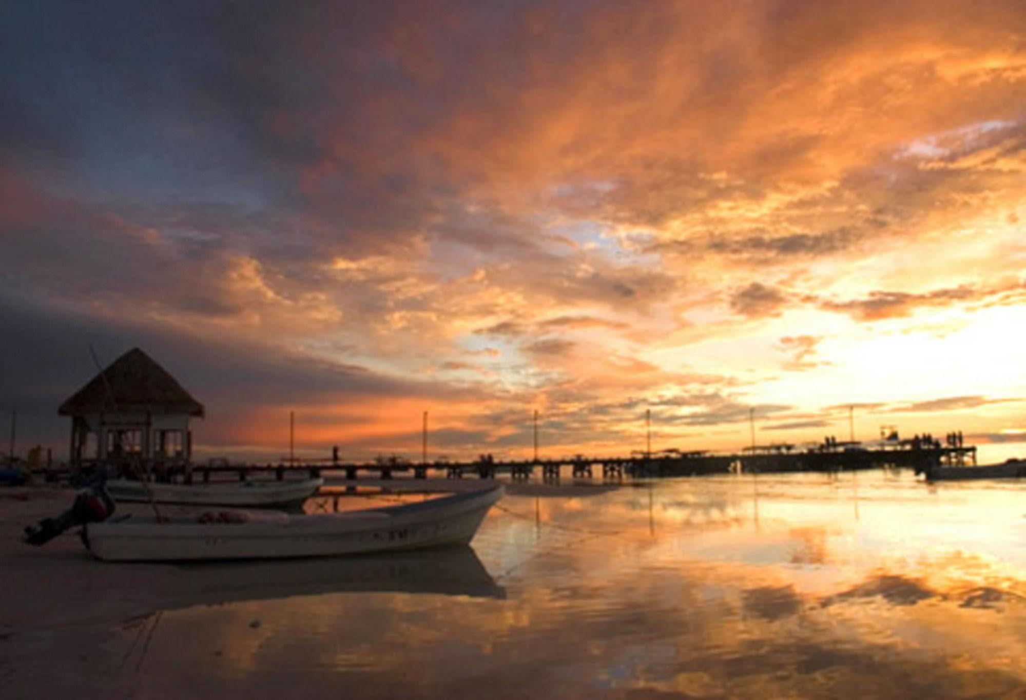 Hotel Puerto Holbox Beach Front Exterior photo